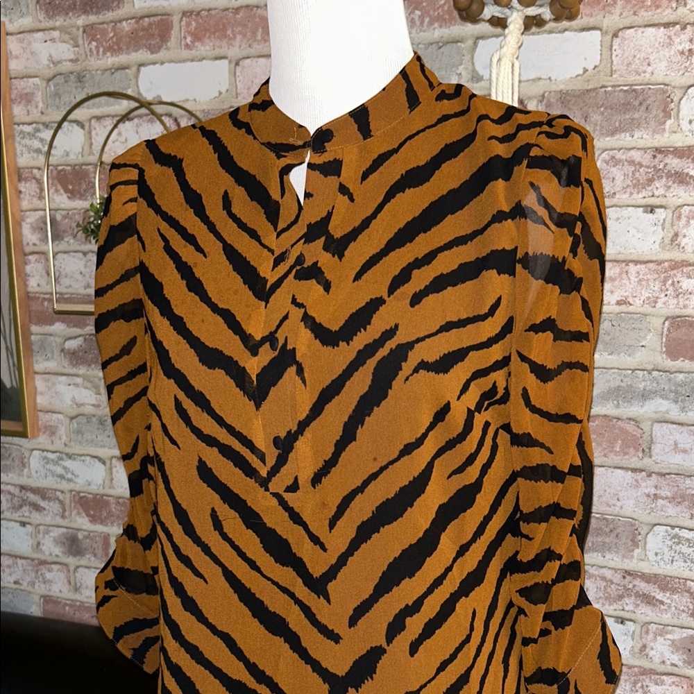 White House black market S Tiger Stripe Women's Top - Picture 3 of 13